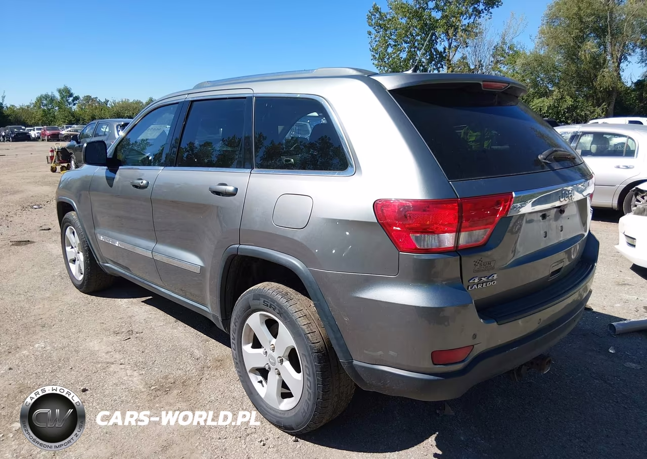 2013 Jeep Grand Cherokee Laredo VIN:1C4RJFAG3DC611955 - 3