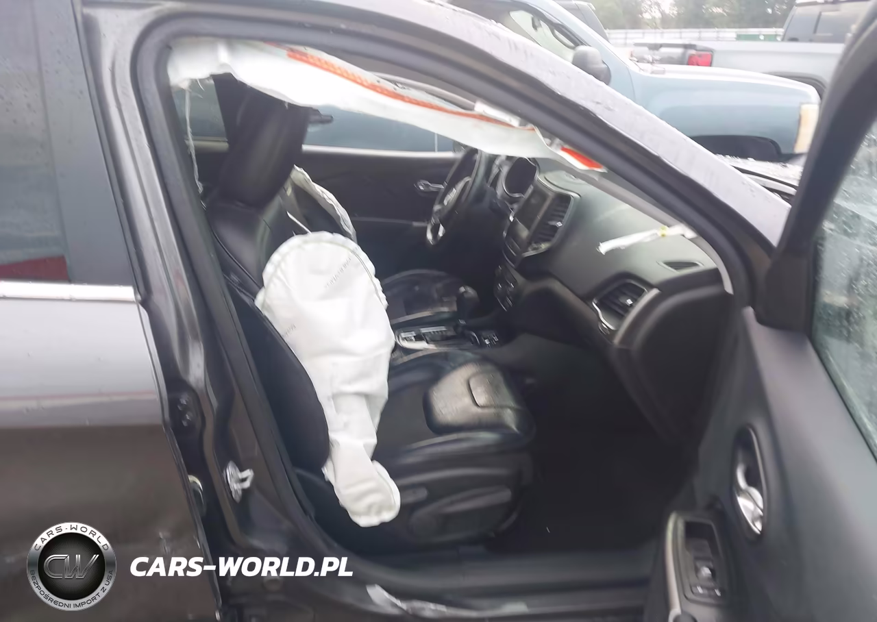 2019 Jeep Cherokee Latitude Plus Fwd VIN:1C4PJLLB8KD301475 - 5