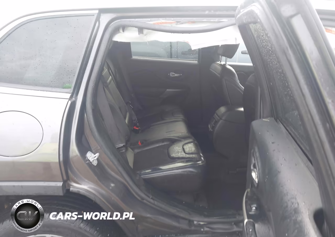 2019 Jeep Cherokee Latitude Plus Fwd VIN:1C4PJLLB8KD301475 - 8