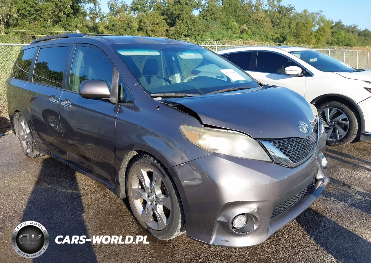 2013 Toyota Sienna Se 8 Passenger