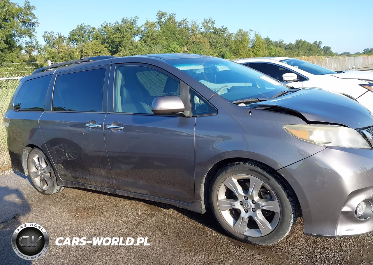 2013 Toyota Sienna Se 8 Passenger VIN:5TDXK3DC5DS369583 - 13