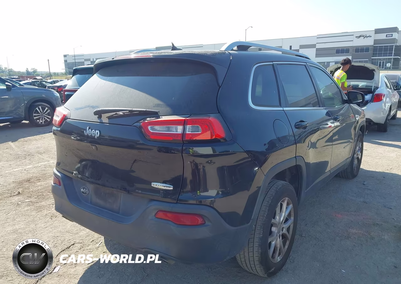 2014 Jeep Cherokee Latitude VIN:1C4PJLCS7EW221724 - 4