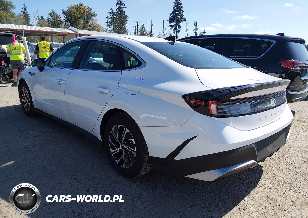 2026 Hyundai Sonata Hybrid Blue VIN:KMHL24JJ0TA163165 - 3