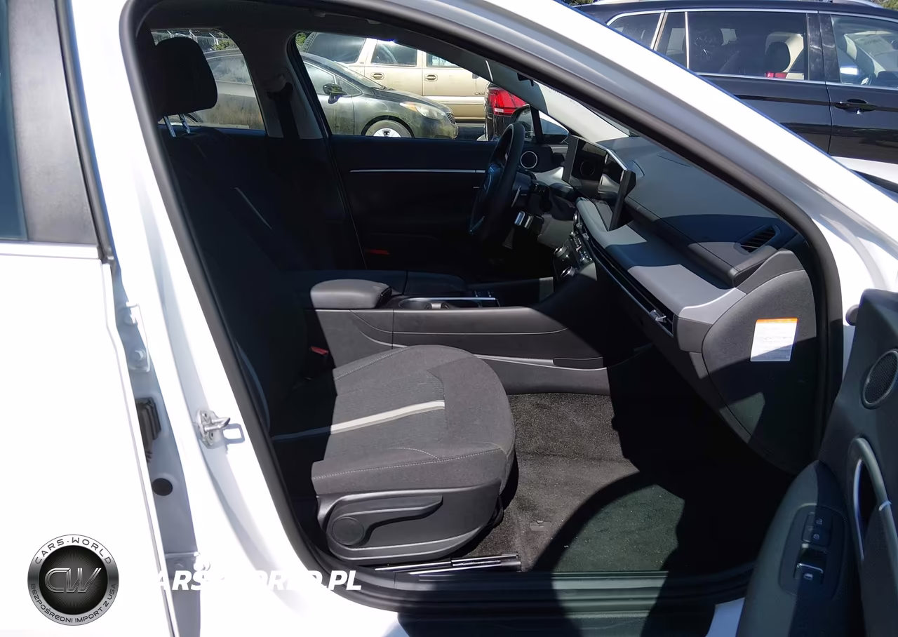 2026 Hyundai Sonata Hybrid Blue VIN:KMHL24JJ0TA163165 - 5