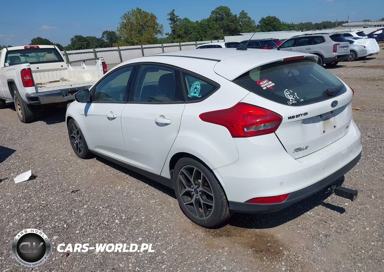 2017 Ford Focus Sel VIN:1FADP3M21HL333849 - 3
