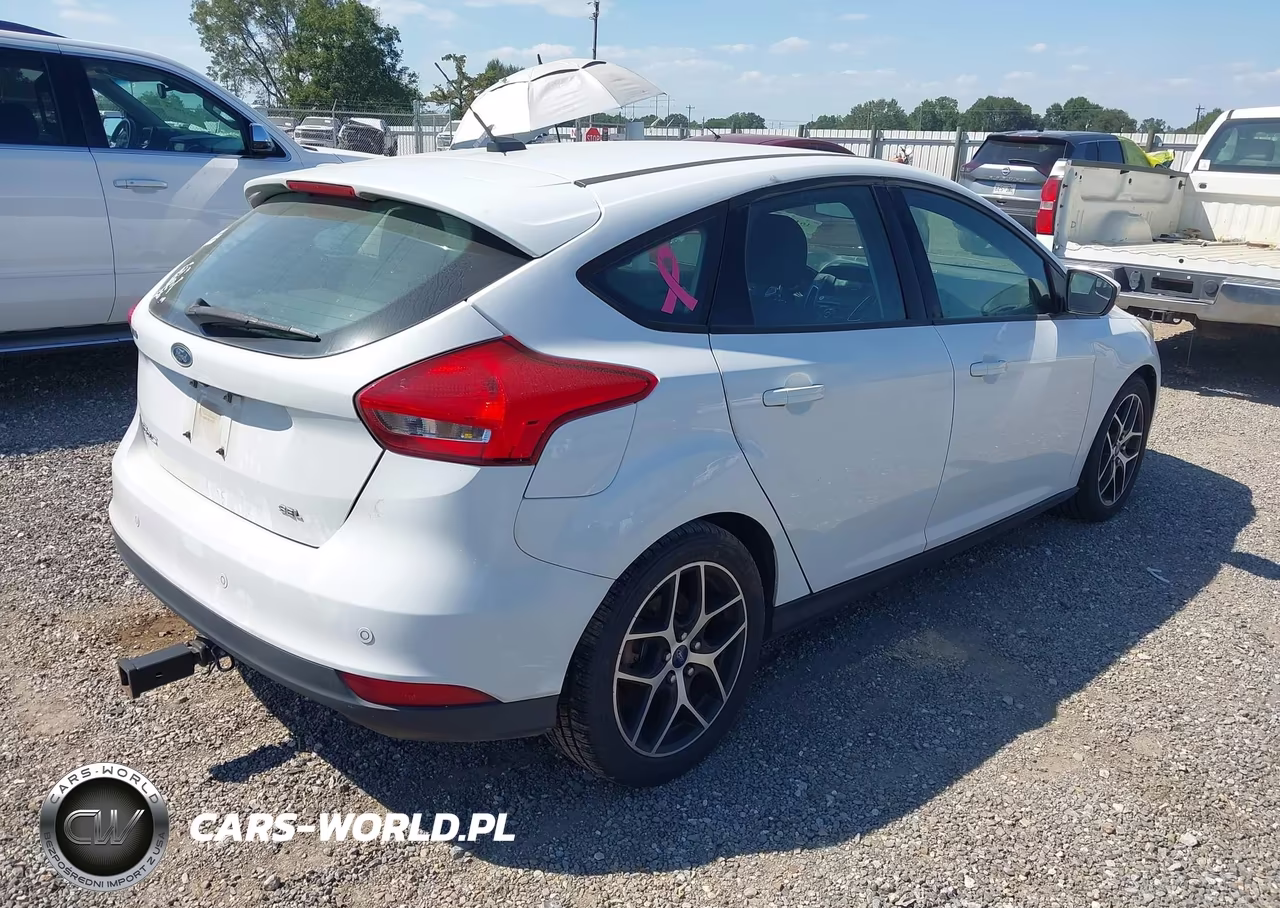 2017 Ford Focus Sel VIN:1FADP3M21HL333849 - 4
