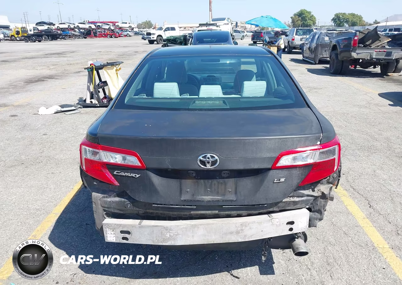 2014 Toyota Camry Le VIN:4T4BF1FK6ER392358 - 17