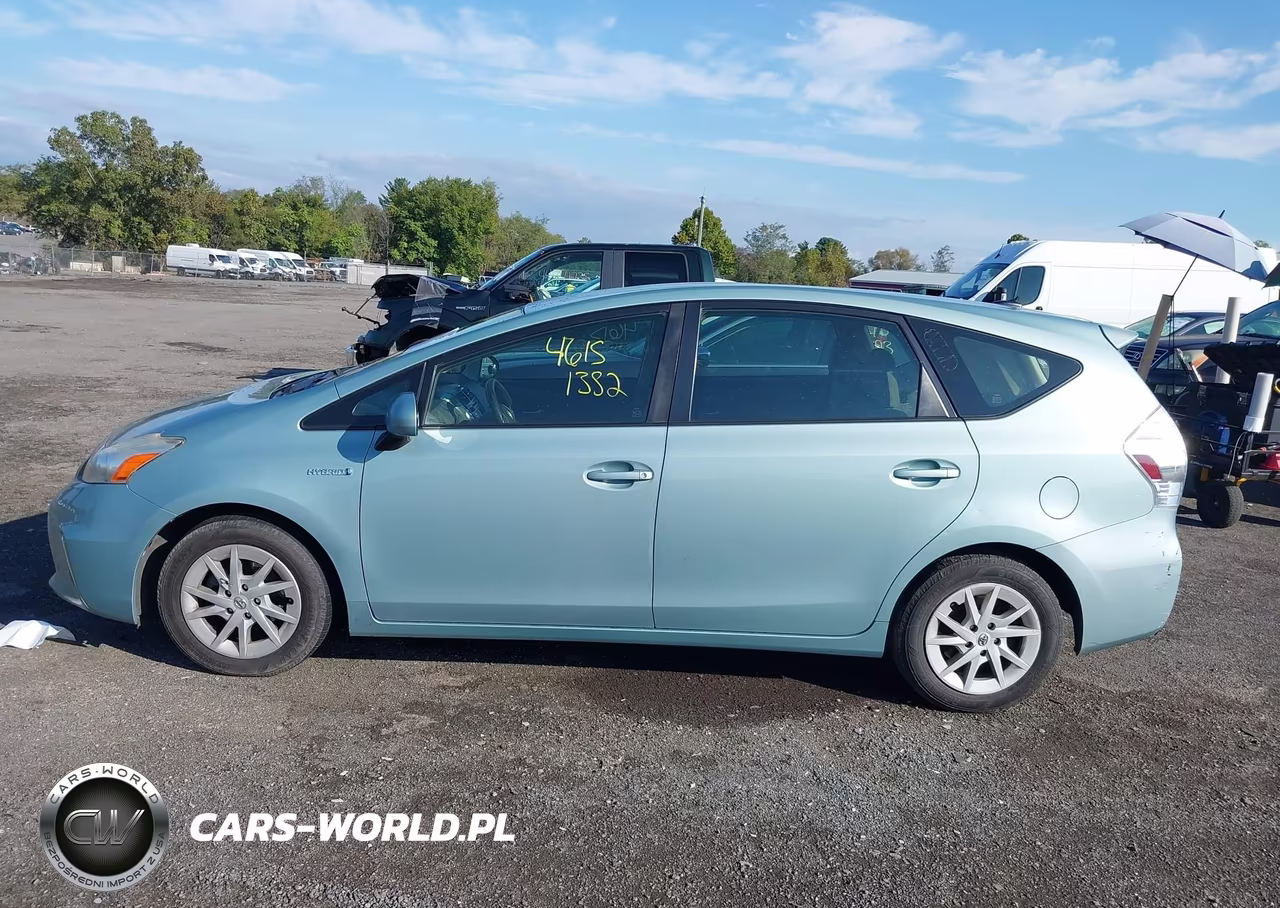 2013 Toyota Prius V Three VIN:JTDZN3EU2D3272723 - 14