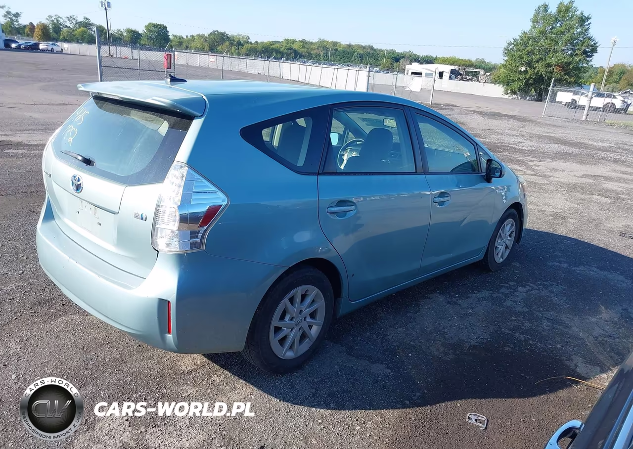 2013 Toyota Prius V Three VIN:JTDZN3EU2D3272723 - 4