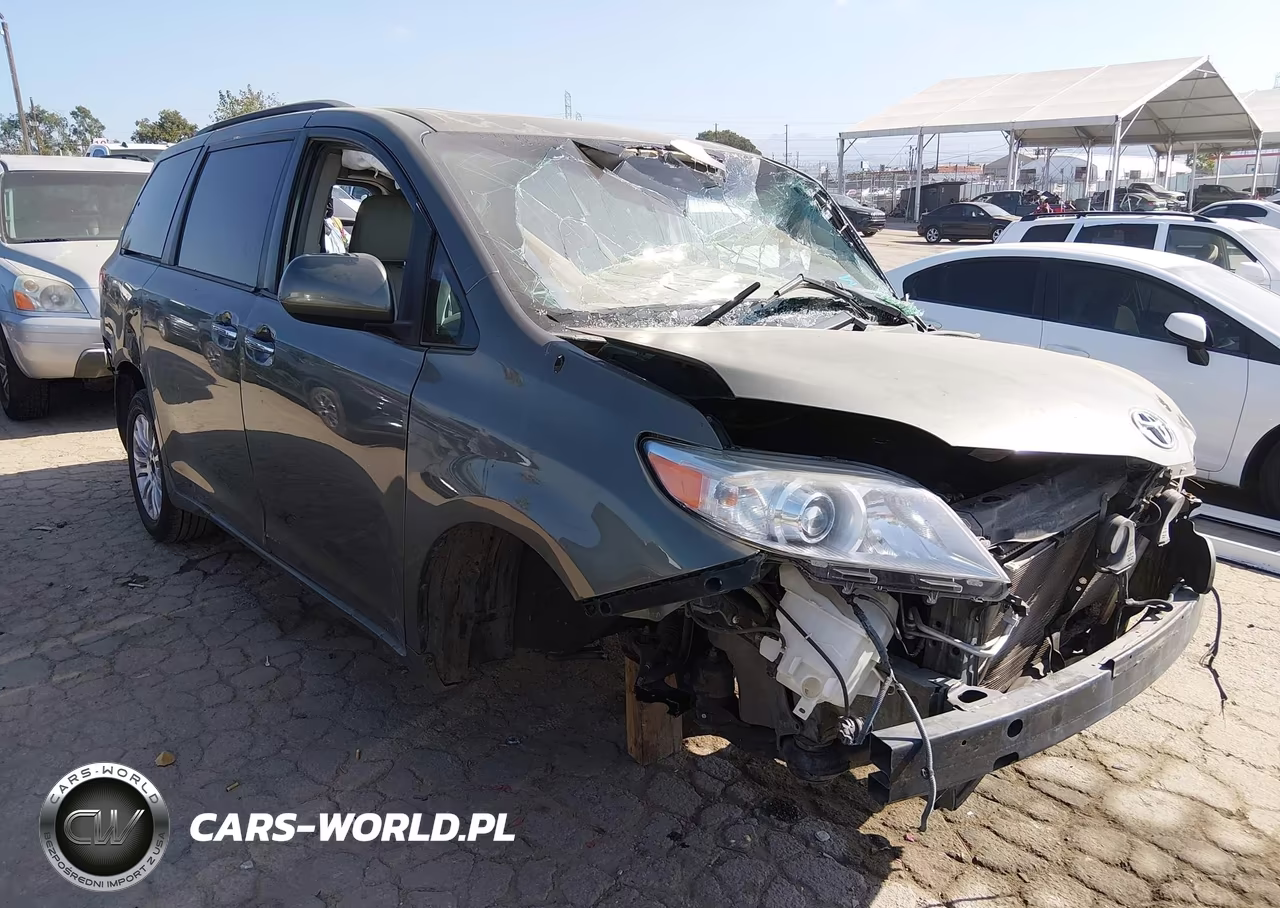 2013 Toyota Sienna Xle V6 8 Passenger