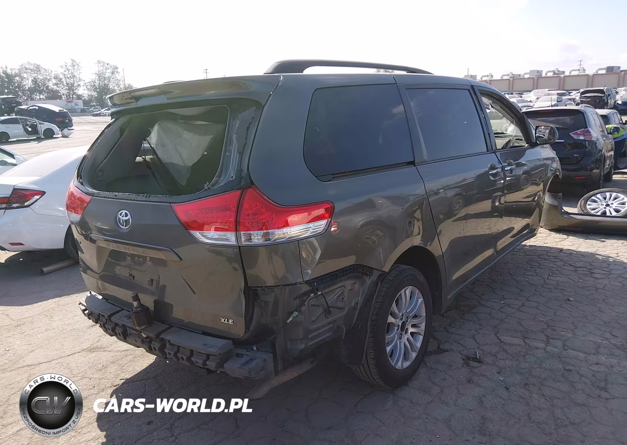 2013 Toyota Sienna Xle V6 8 Passenger VIN:5TDYK3DC2DS403659 - 4