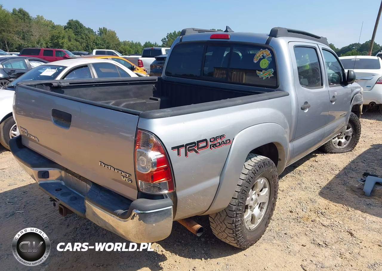 2015 Toyota Tacoma Prerunner V6 VIN:5TFJU4GNXFX082093 - 4