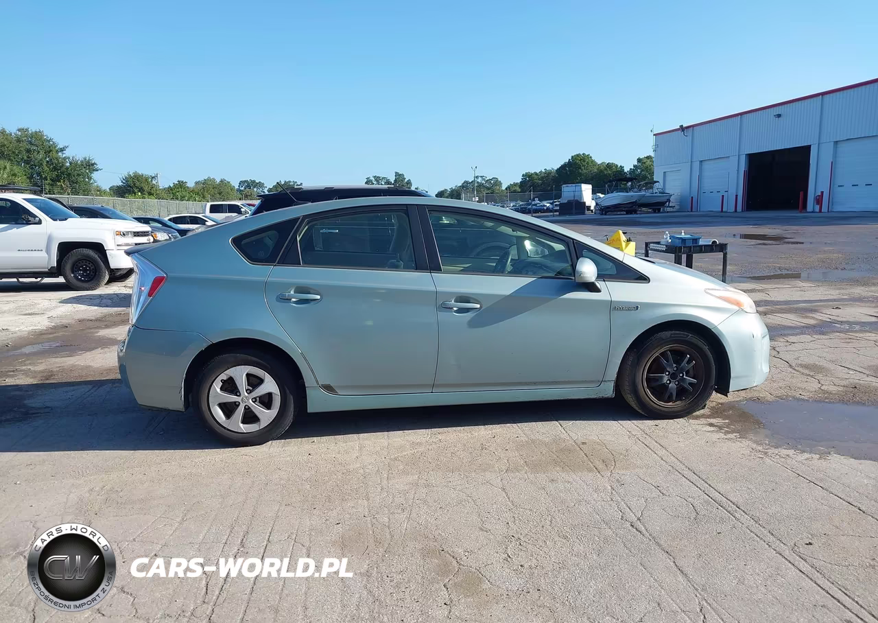 2014 Toyota Prius Three VIN:JTDKN3DU9E1757408 - 13