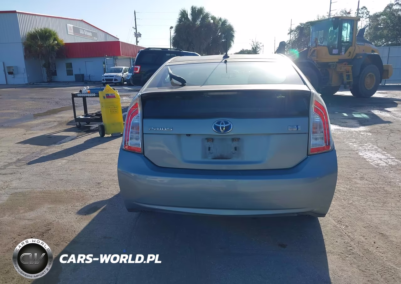 2014 Toyota Prius Three VIN:JTDKN3DU9E1757408 - 16