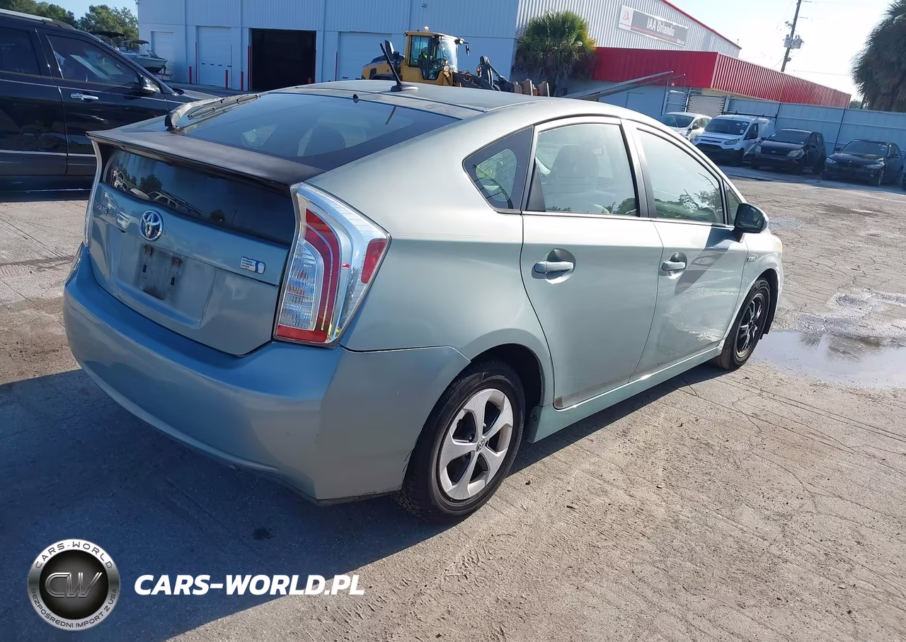 2014 Toyota Prius Three VIN:JTDKN3DU9E1757408 - 4