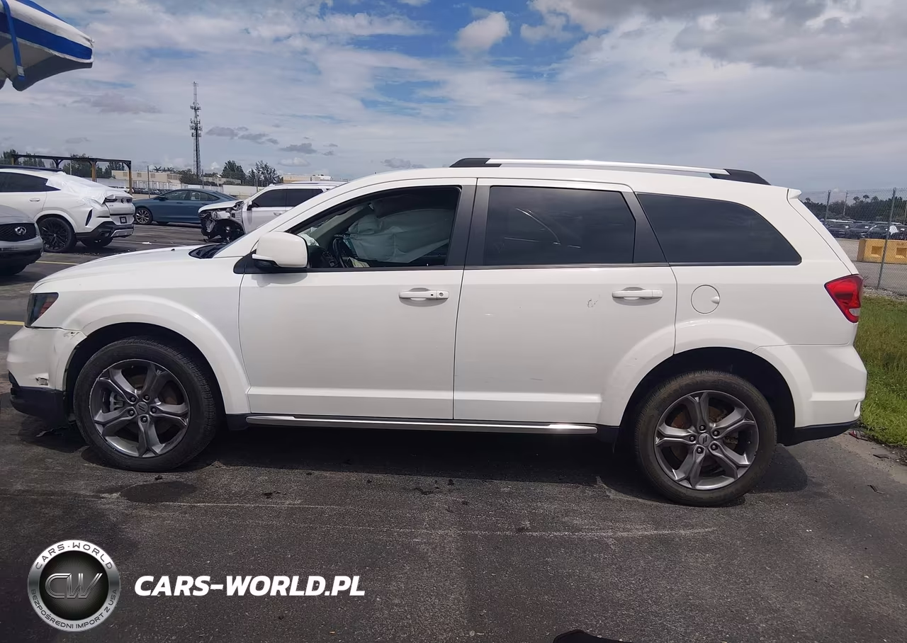 2018 Dodge Journey Crossroad VIN:3C4PDCGG0JT166577 - 14