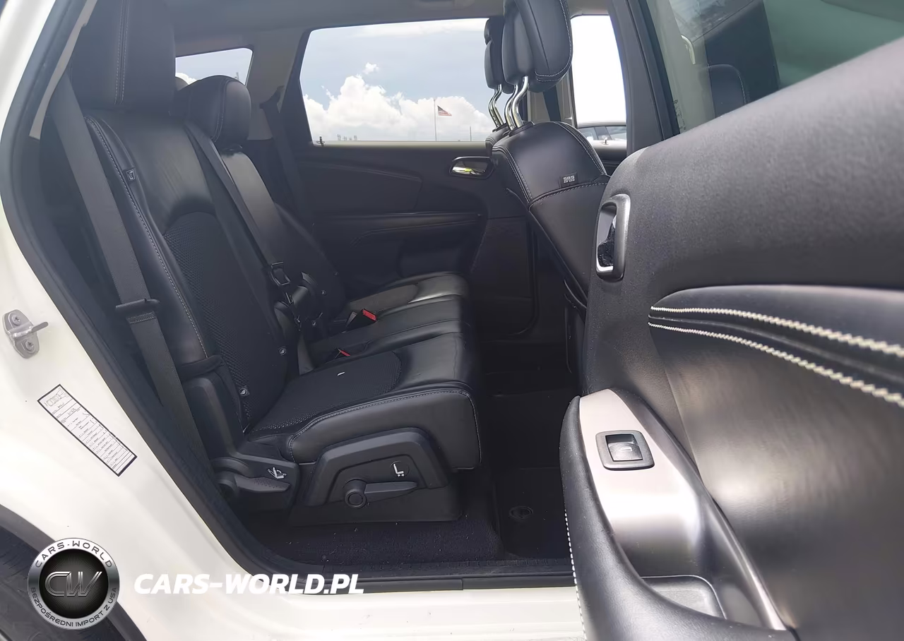 2018 Dodge Journey Crossroad VIN:3C4PDCGG0JT166577 - 8