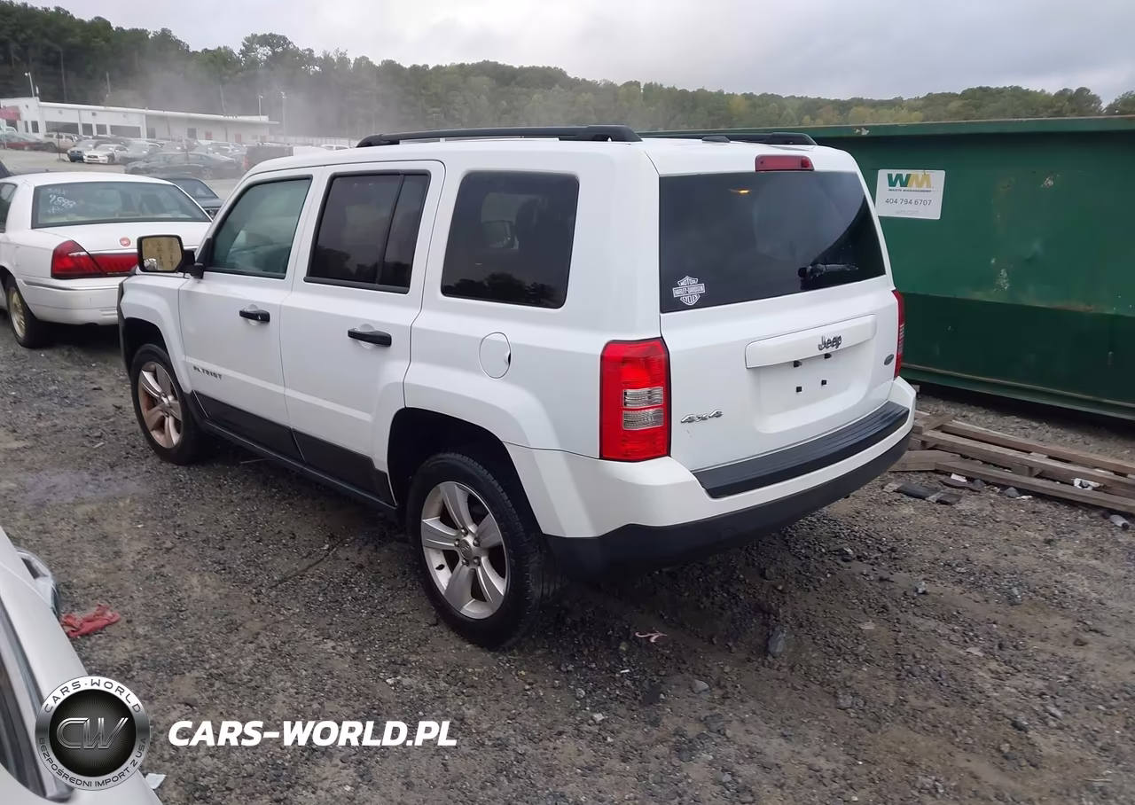 2015 Jeep Patriot Latitude VIN:1C4NJRFB9FD188373 - 3