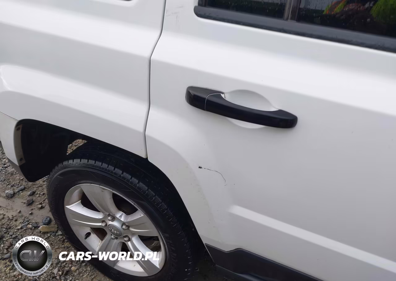 2015 Jeep Patriot Latitude VIN:1C4NJRFB9FD188373 - 6