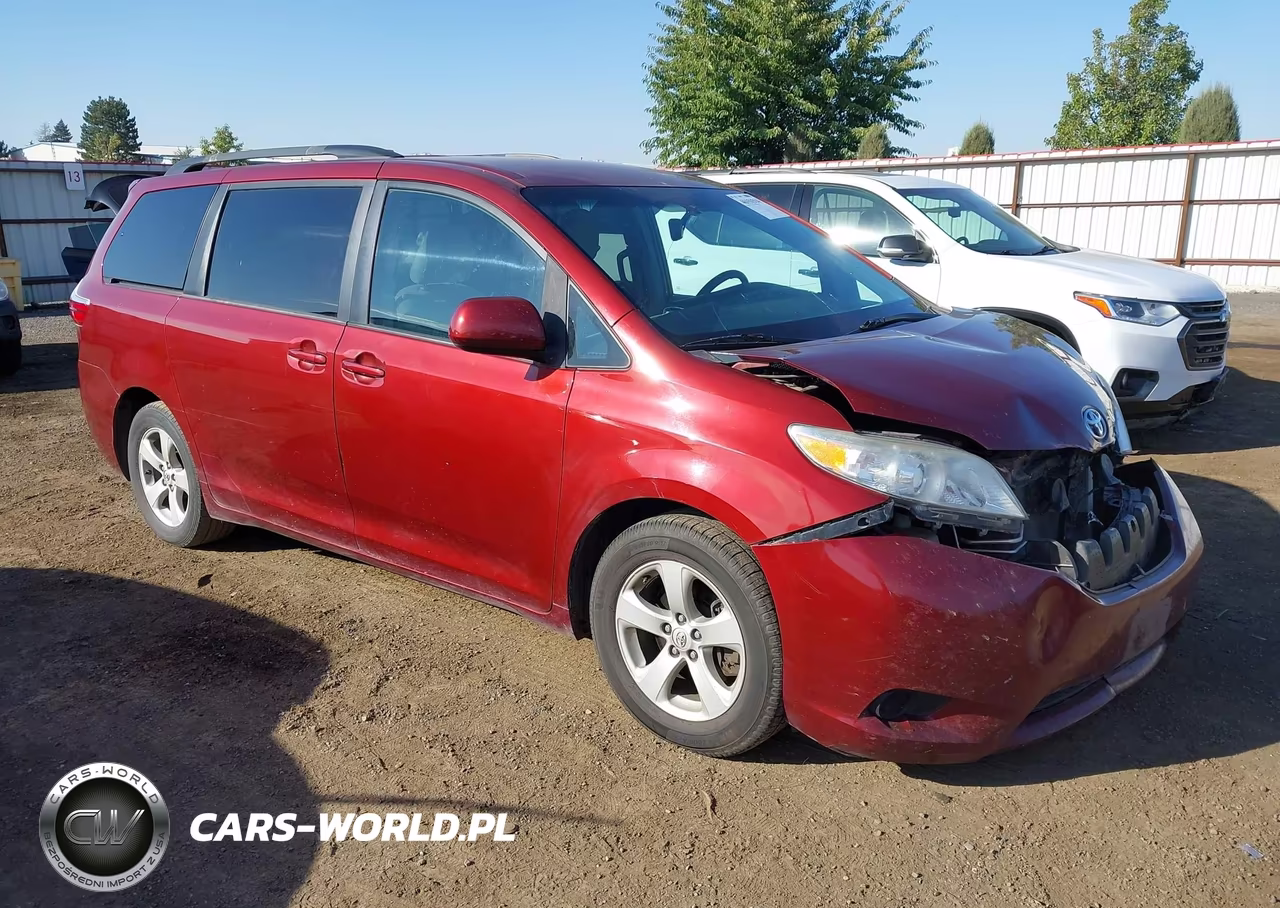 2015 Toyota Sienna Le 8 Passenger