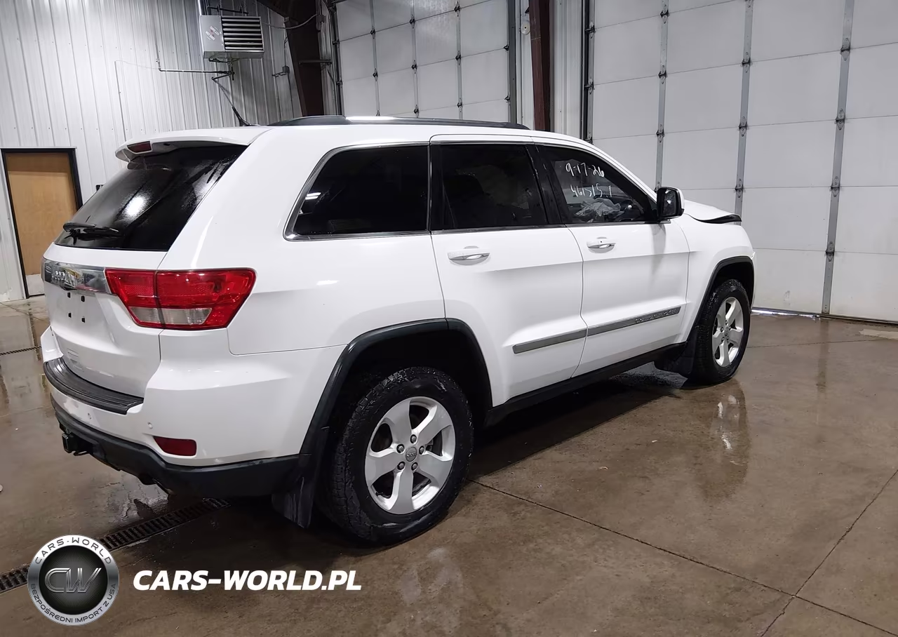 2013 Jeep Grand Cherokee Laredo VIN:1C4RJFAT6DC539372 - 4