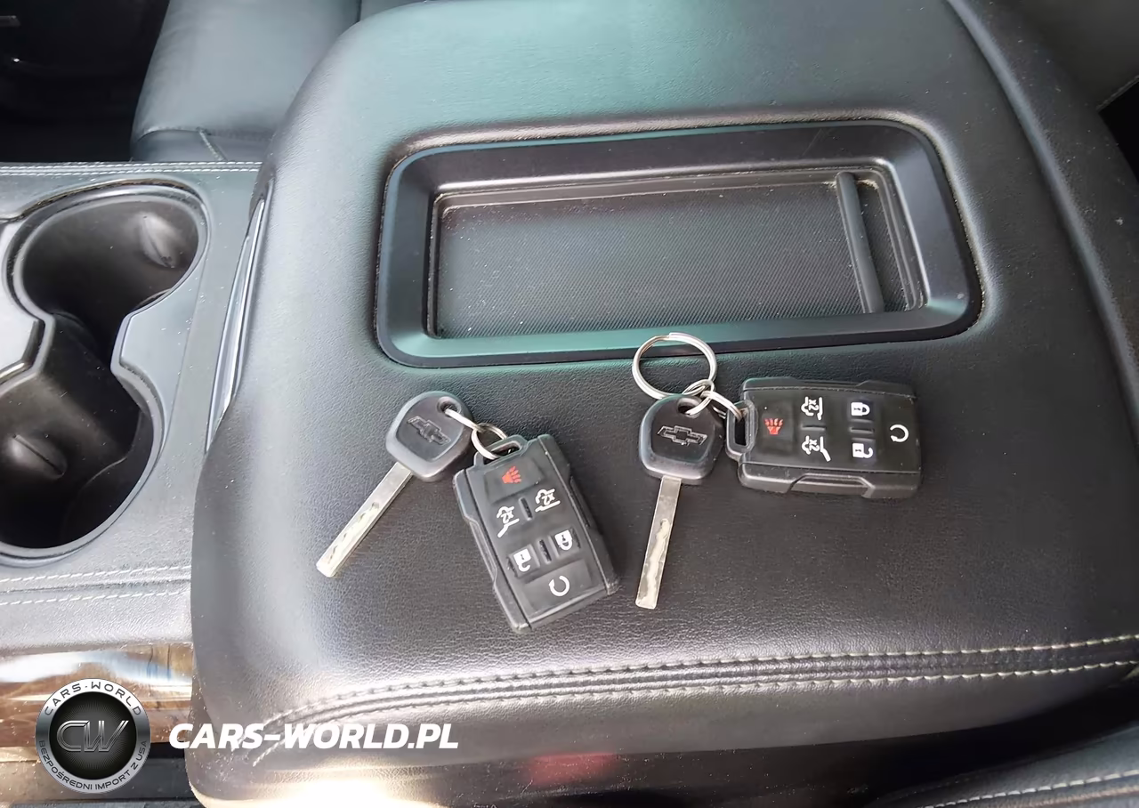 2019 Chevrolet Tahoe Lt VIN:1GNSCBKC5KR360079 - 11