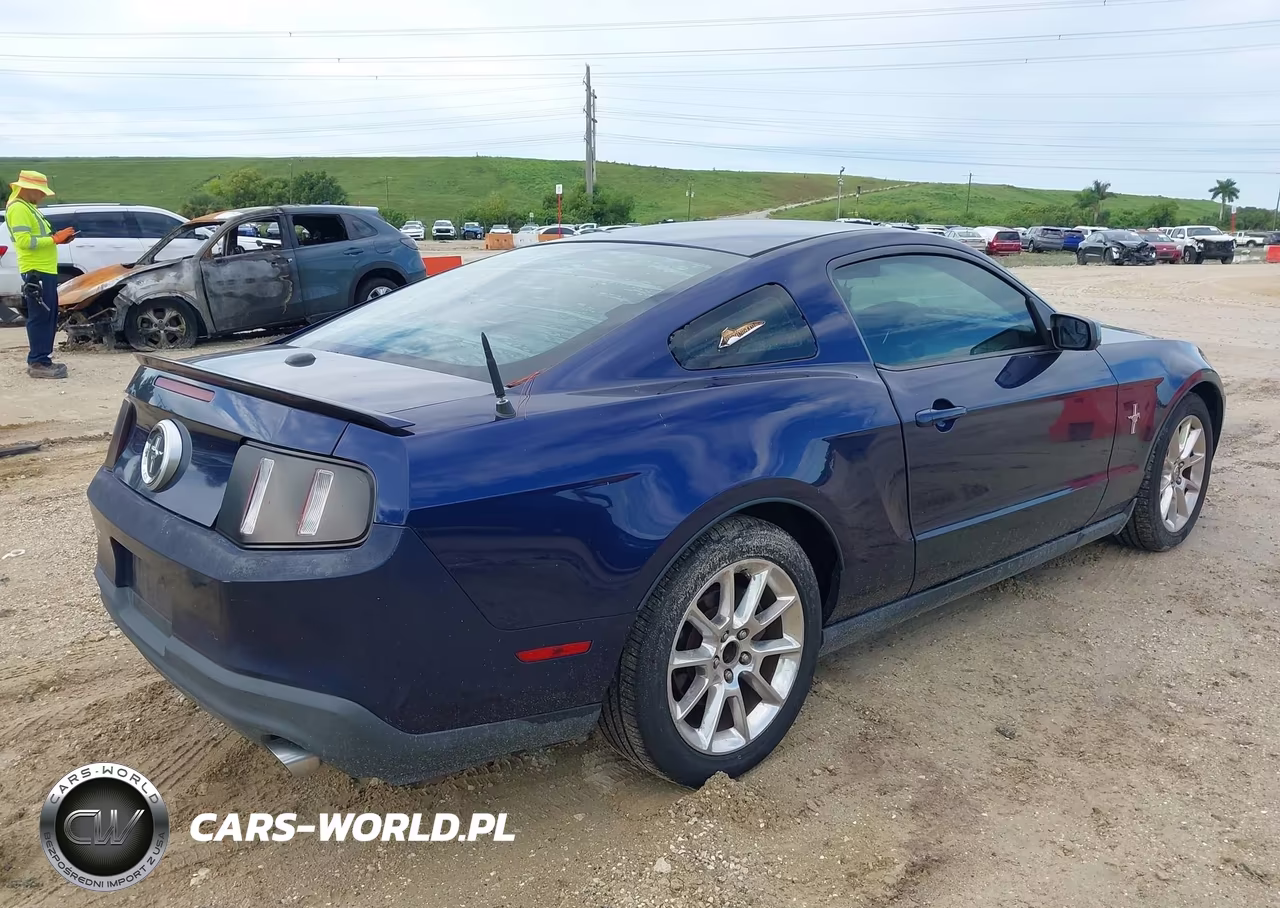 2011 Ford Mustang V6 Premium VIN:1ZVBP8AM1B5153090 - 4