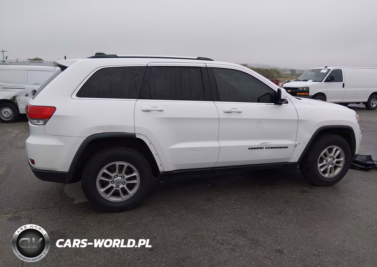 2018 Jeep Grand Cherokee Laredo VIN:1C4RJFAG4JC328623 - 13