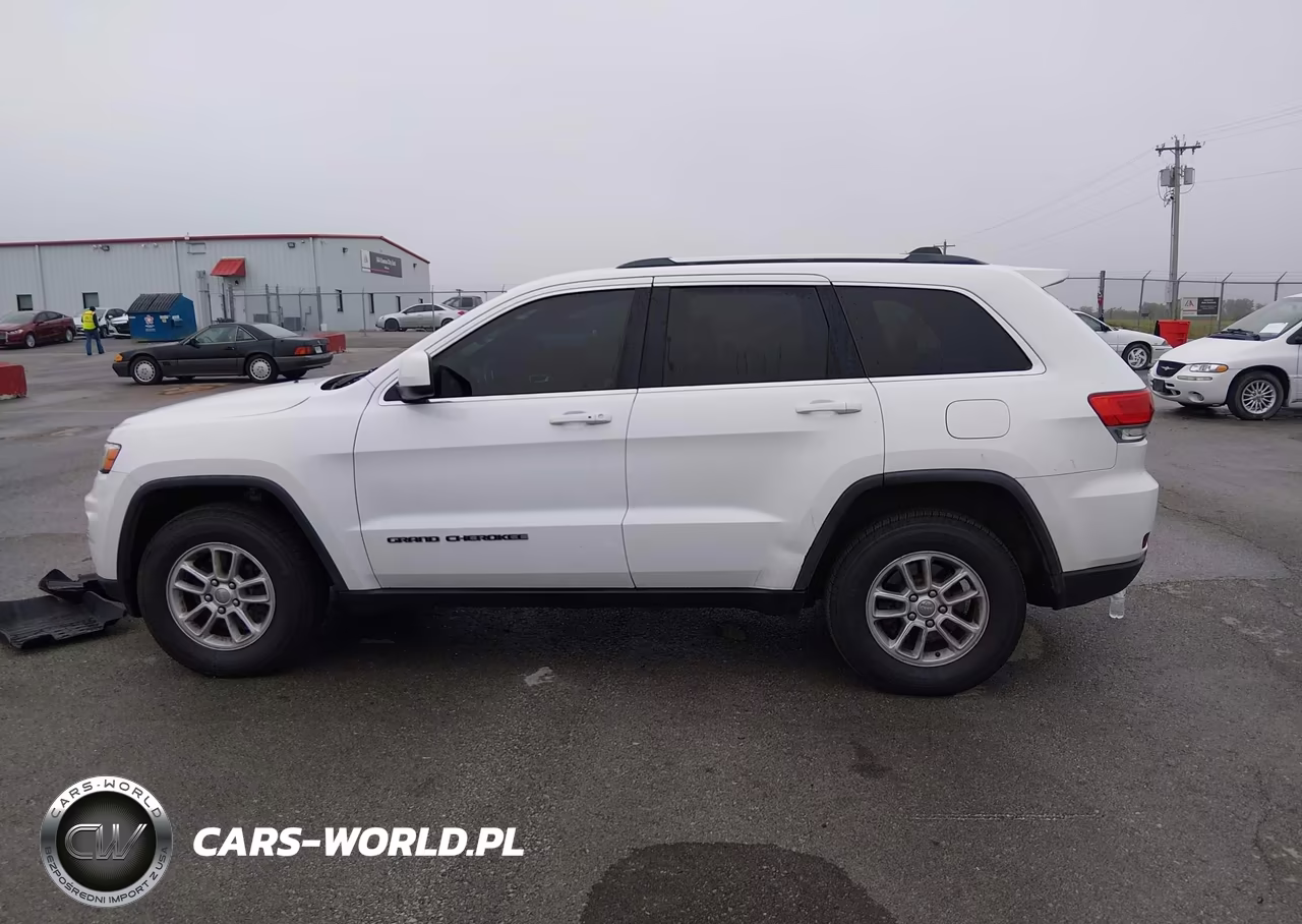 2018 Jeep Grand Cherokee Laredo VIN:1C4RJFAG4JC328623 - 14