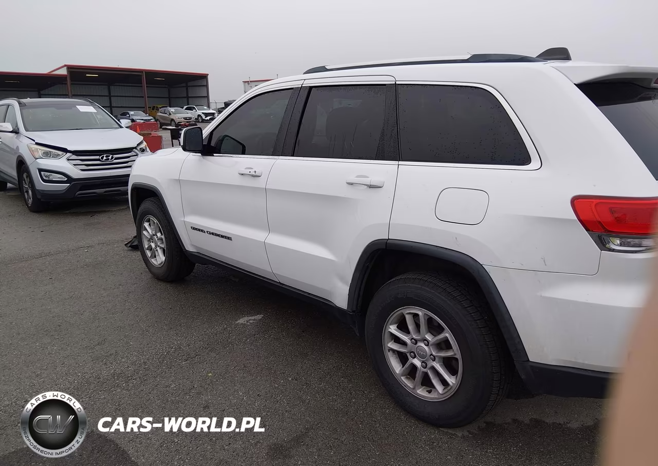 2018 Jeep Grand Cherokee Laredo VIN:1C4RJFAG4JC328623 - 3