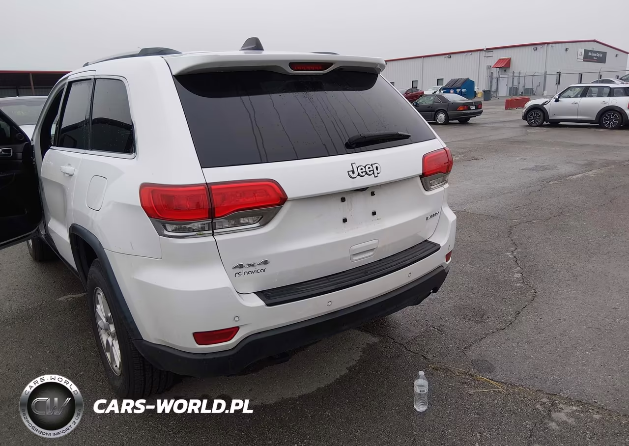2018 Jeep Grand Cherokee Laredo VIN:1C4RJFAG4JC328623 - 4