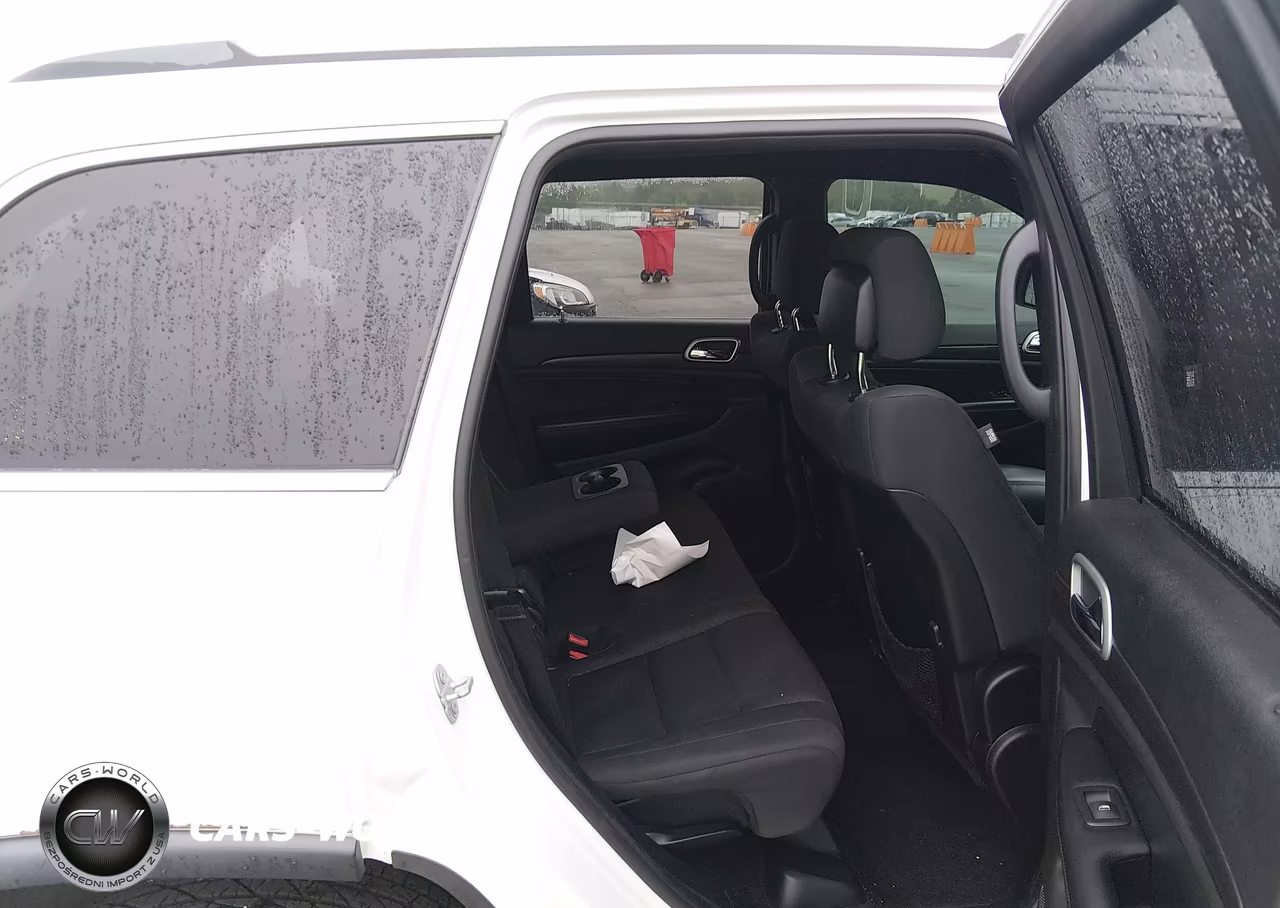 2018 Jeep Grand Cherokee Laredo VIN:1C4RJFAG4JC328623 - 5