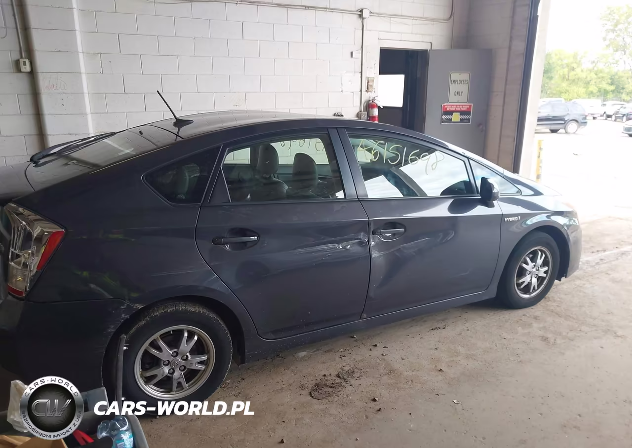2011 Toyota Prius Four VIN:JTDKN3DU2B0266826 - 4