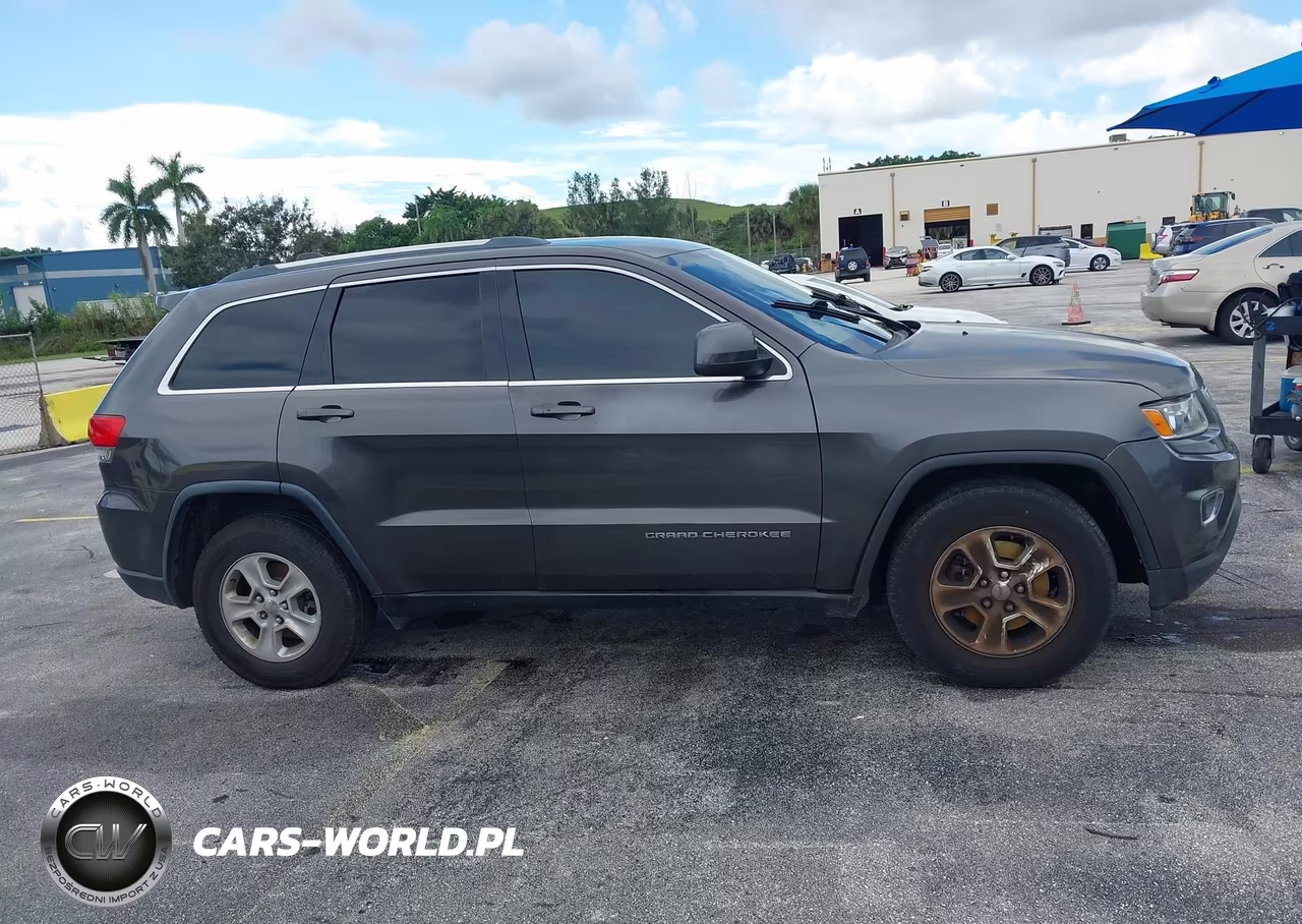 2015 Jeep Grand Cherokee Laredo VIN:1C4RJEAG1FC785987 - 13