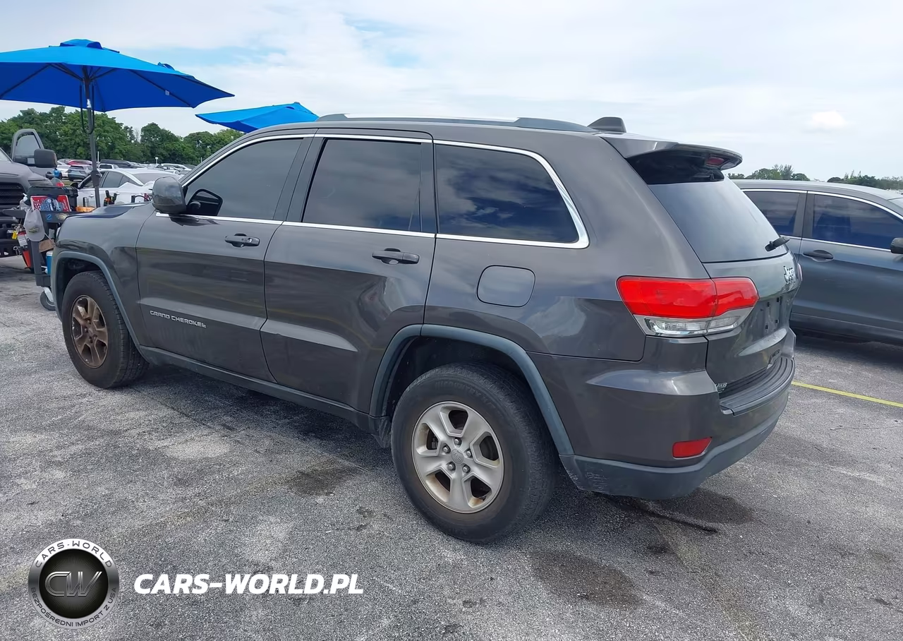 2015 Jeep Grand Cherokee Laredo VIN:1C4RJEAG1FC785987 - 3