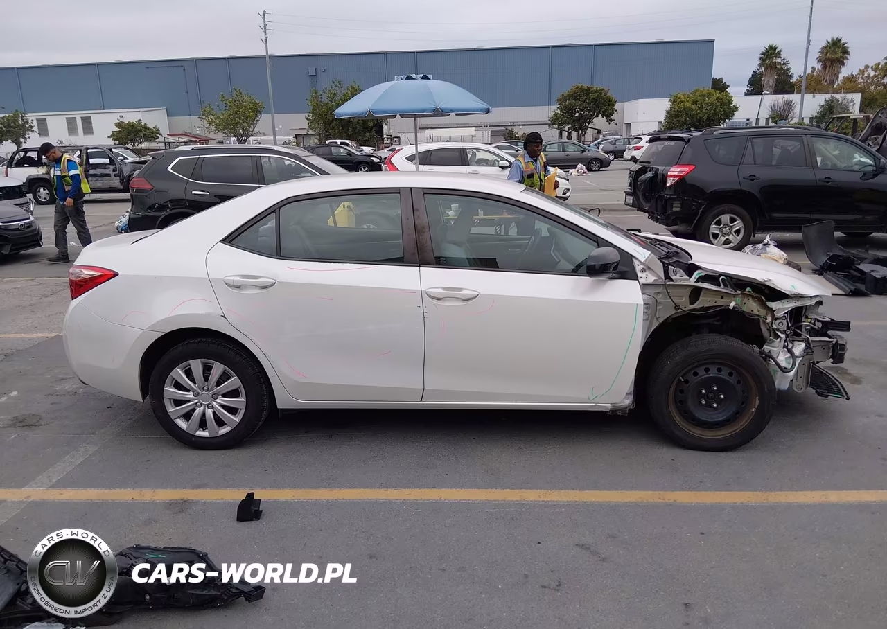 2017 Toyota Corolla Le VIN:5YFBURHE1HP697908 - 14