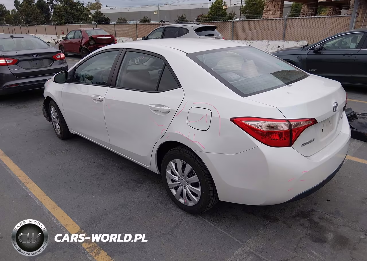2017 Toyota Corolla Le VIN:5YFBURHE1HP697908 - 3