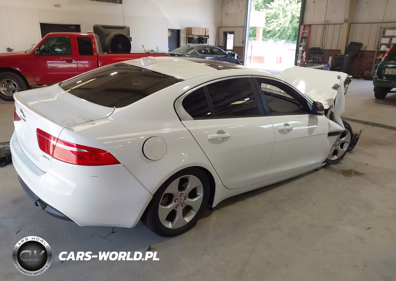2018 Jaguar Xe 25T VIN:SAJAR4FX5JCP32941 - 4