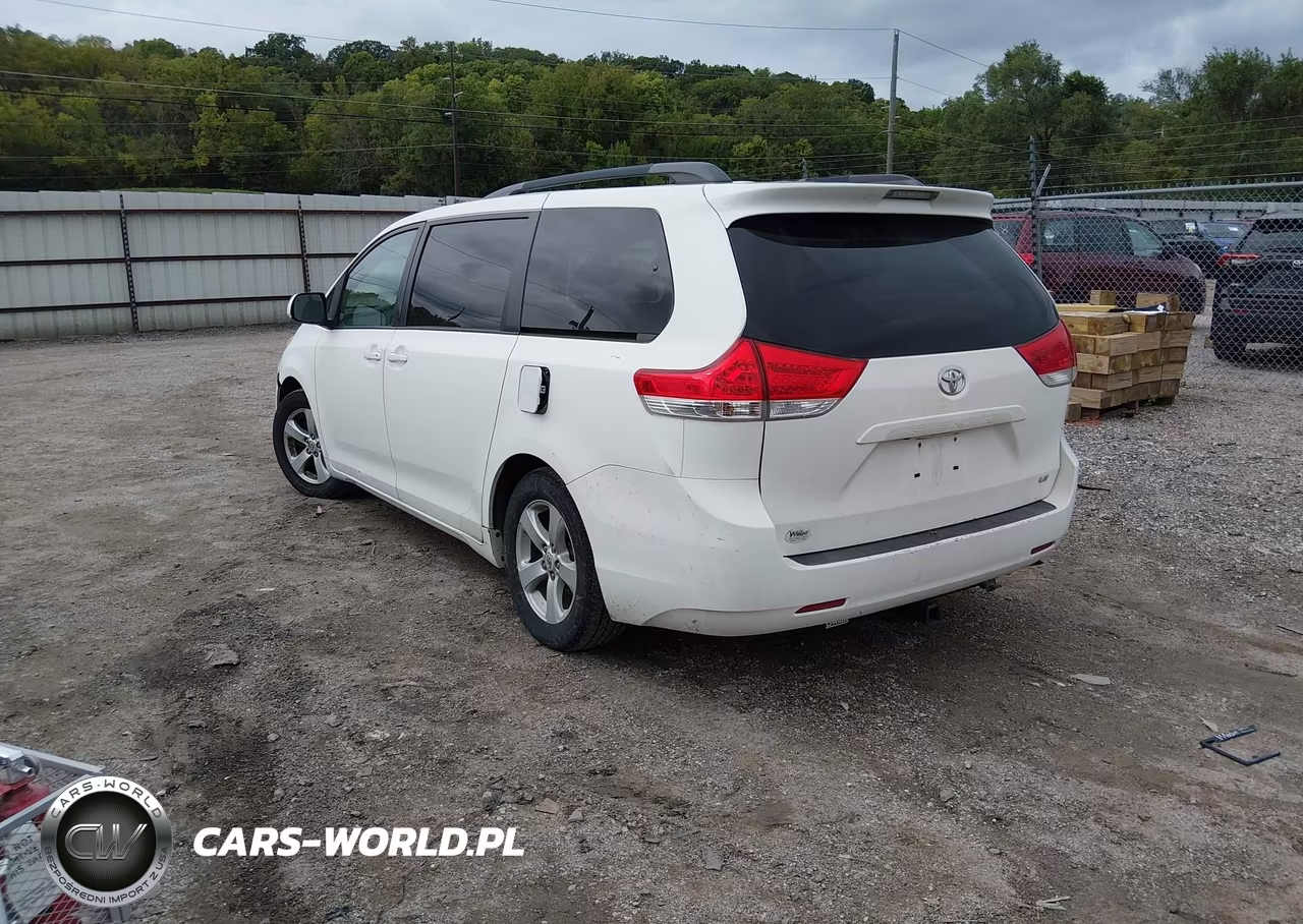 2011 Toyota Sienna Le V6 VIN:5TDKK3DC5BS050398 - 3