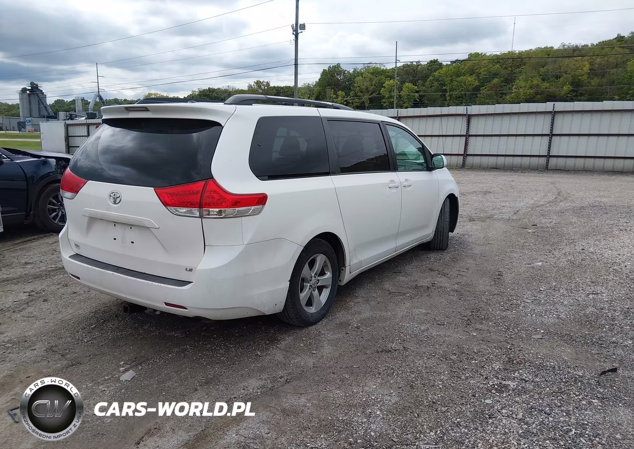 2011 Toyota Sienna Le V6 VIN:5TDKK3DC5BS050398 - 4