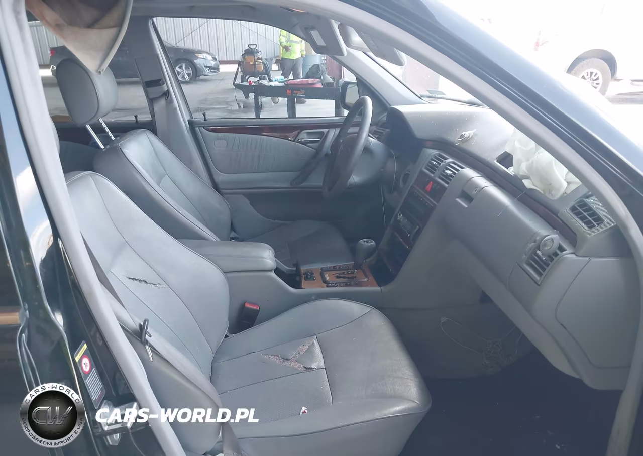 2000 Mercedes-Benz E 320 VIN:WDBJF65J0YB147652 - 5