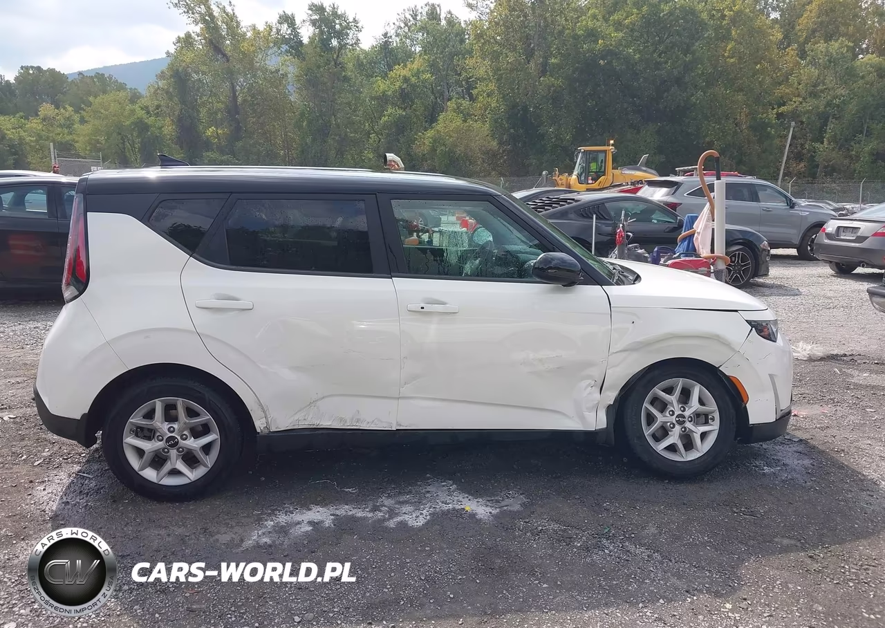 2023 Kia Soul S VIN:KNDJ23AUXP7215596 - 13