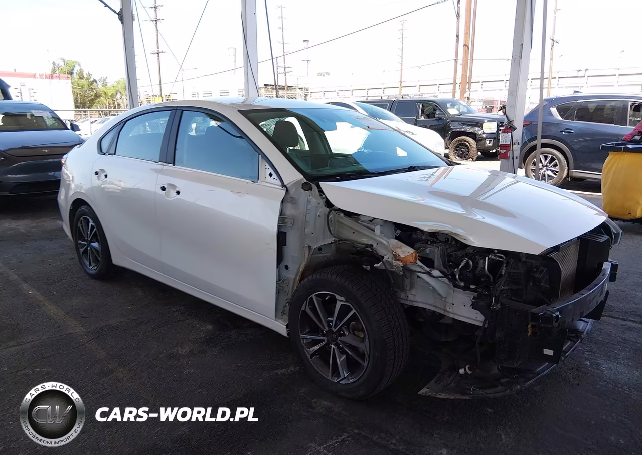 2024 Kia Forte Lxs