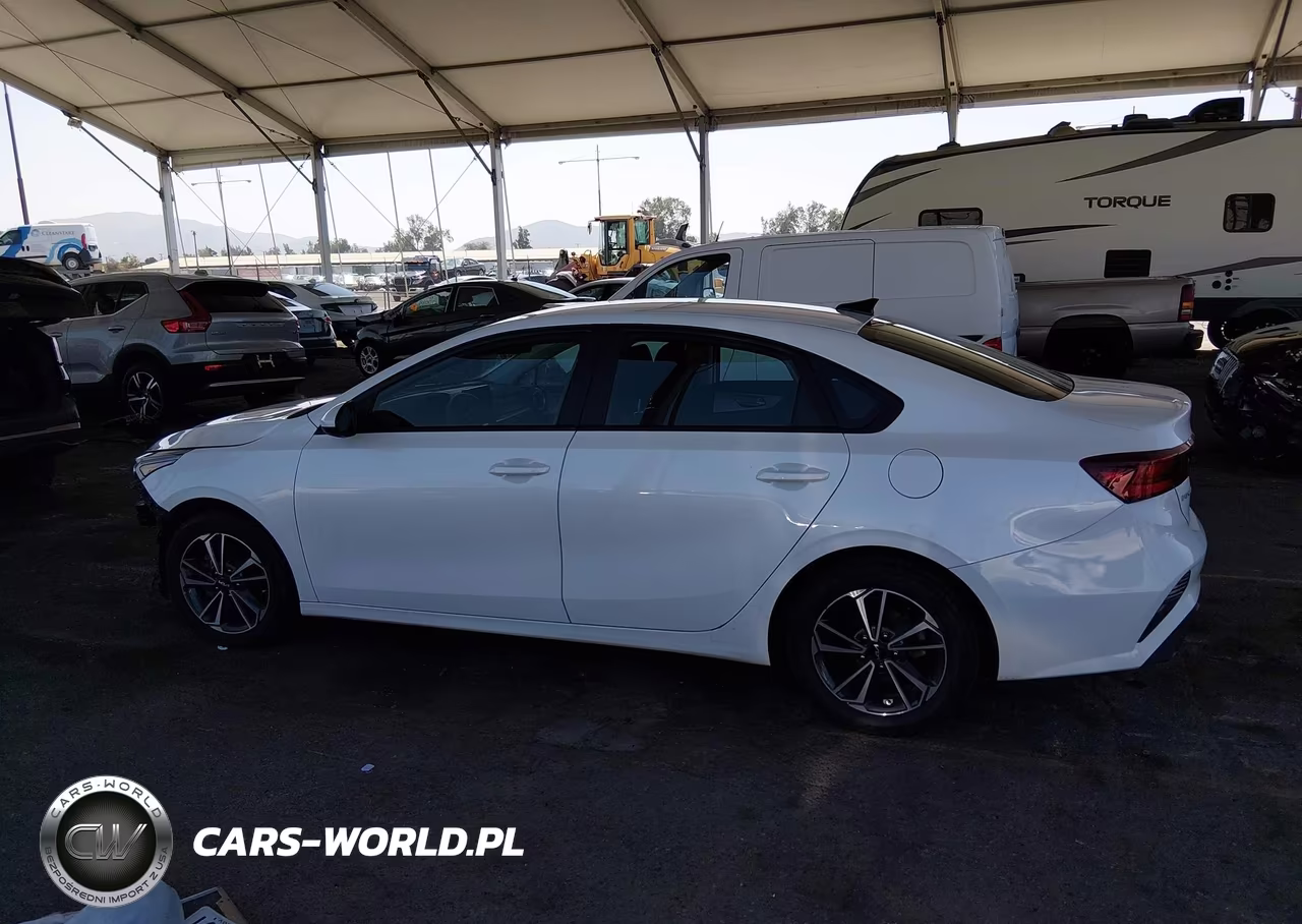 2024 Kia Forte Lxs VIN:3KPF24AD2RE700653 - 15