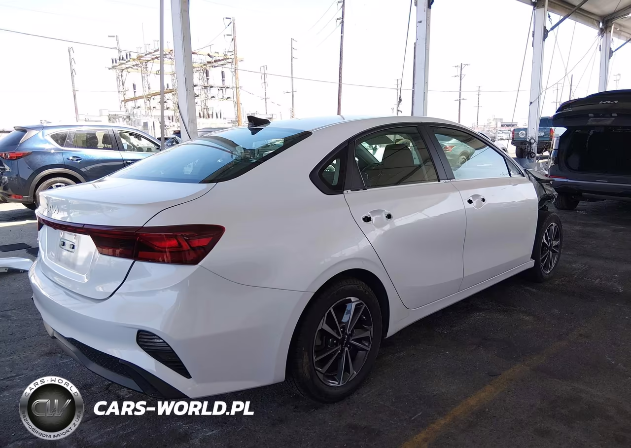 2024 Kia Forte Lxs VIN:3KPF24AD2RE700653 - 4