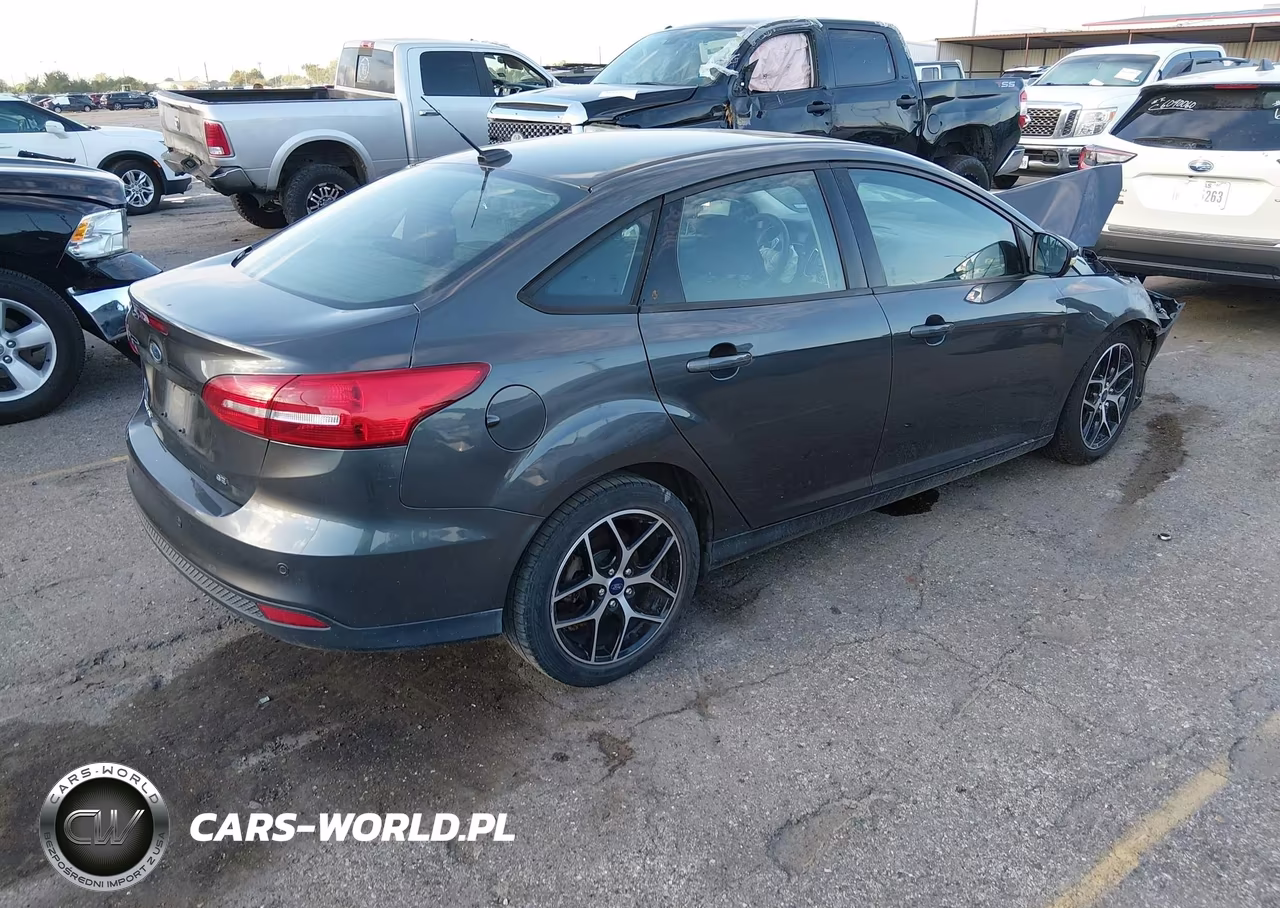 2018 Ford Focus Sel VIN:1FADP3H26JL203923 - 4