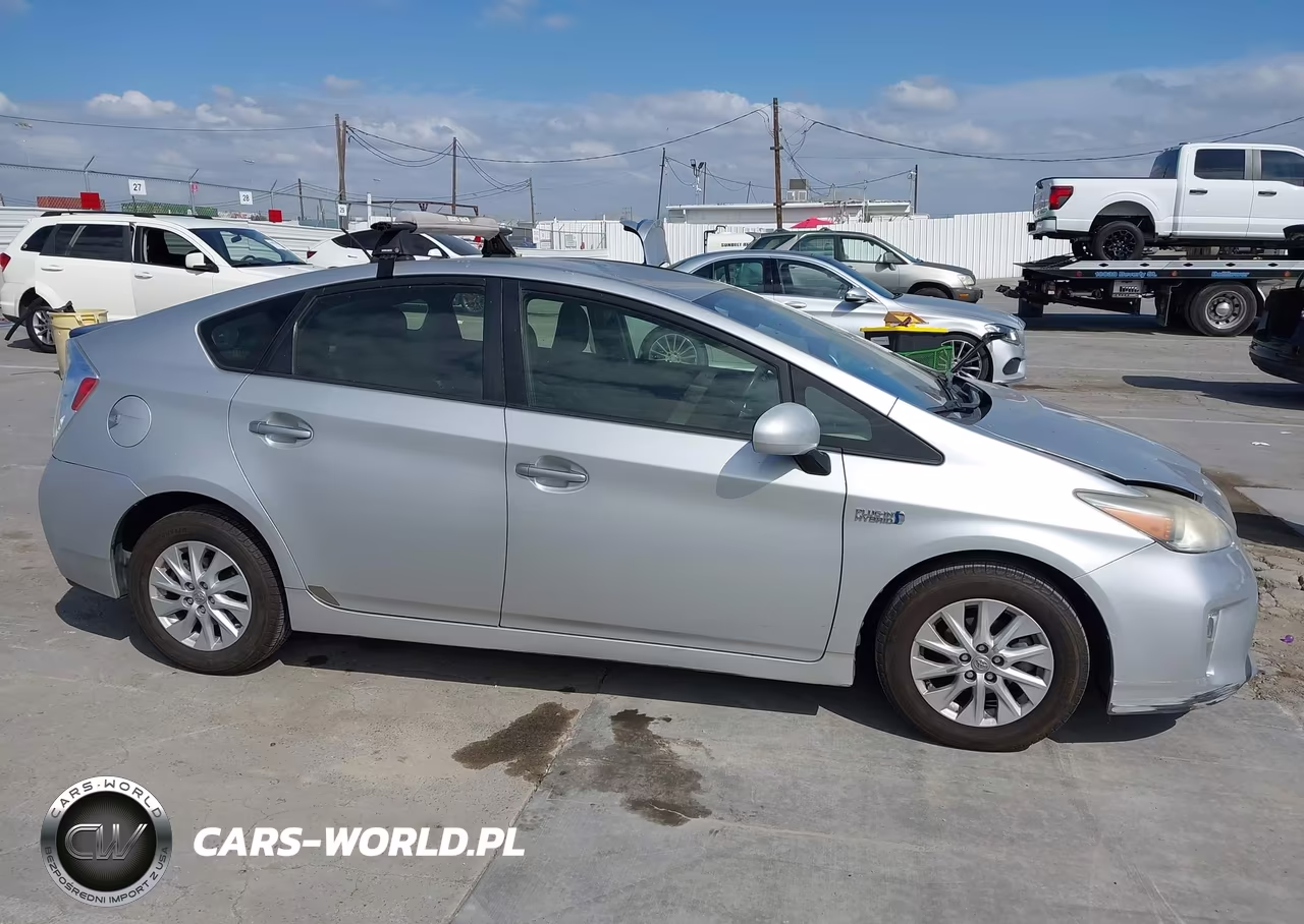 2013 Toyota Prius Plug-In VIN:JTDKN3DP0D3033586 - 13