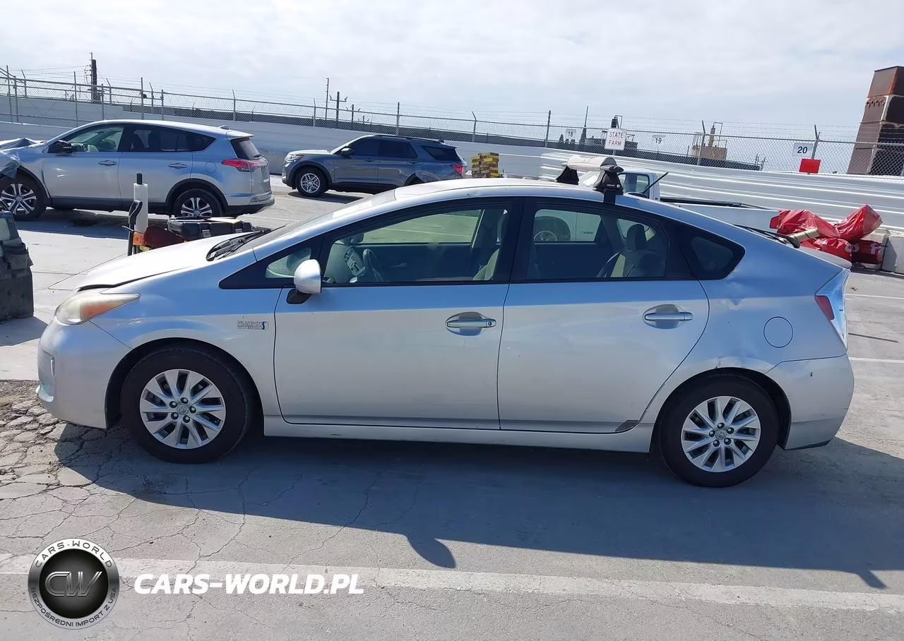 2013 Toyota Prius Plug-In VIN:JTDKN3DP0D3033586 - 14