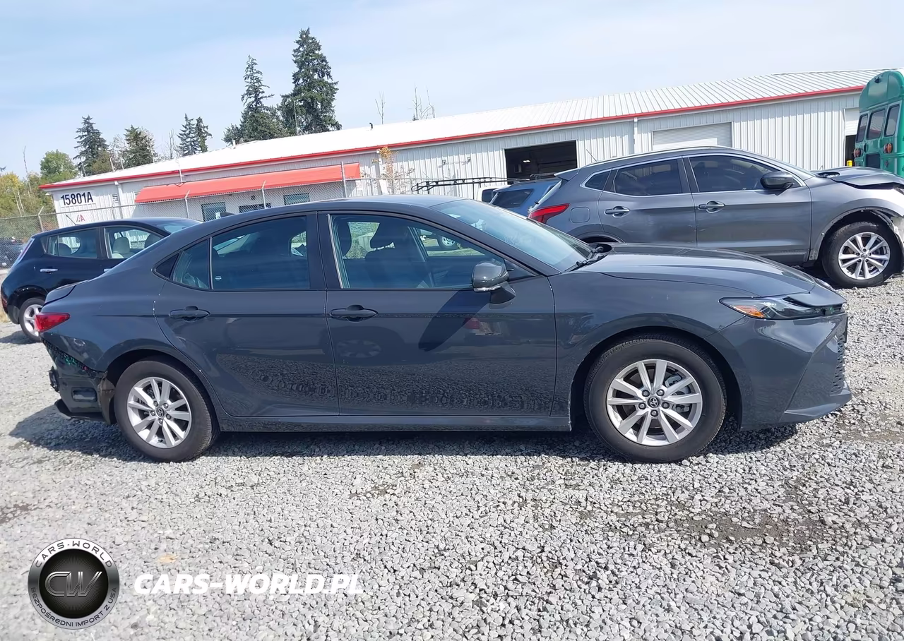 2025 Toyota Camry Le VIN:4T1DAACK9SU516589 - 13