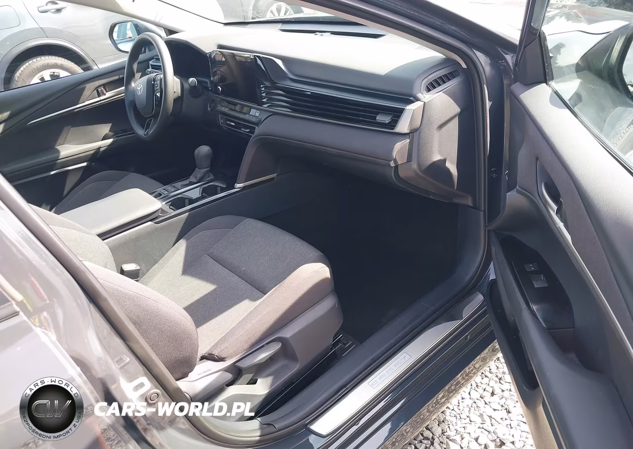 2025 Toyota Camry Le VIN:4T1DAACK9SU516589 - 17
